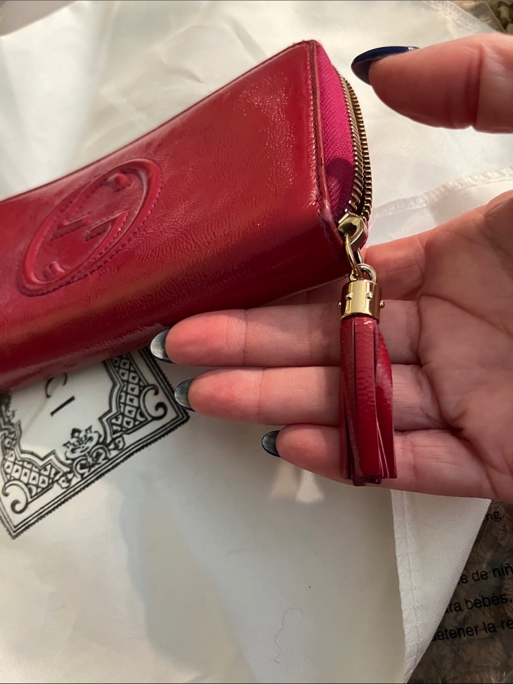 EUC Gucci Fuchsia Patent Leather Soho Zip Around Wallet with Tassel and Dustbag - Picture 3 of 16
